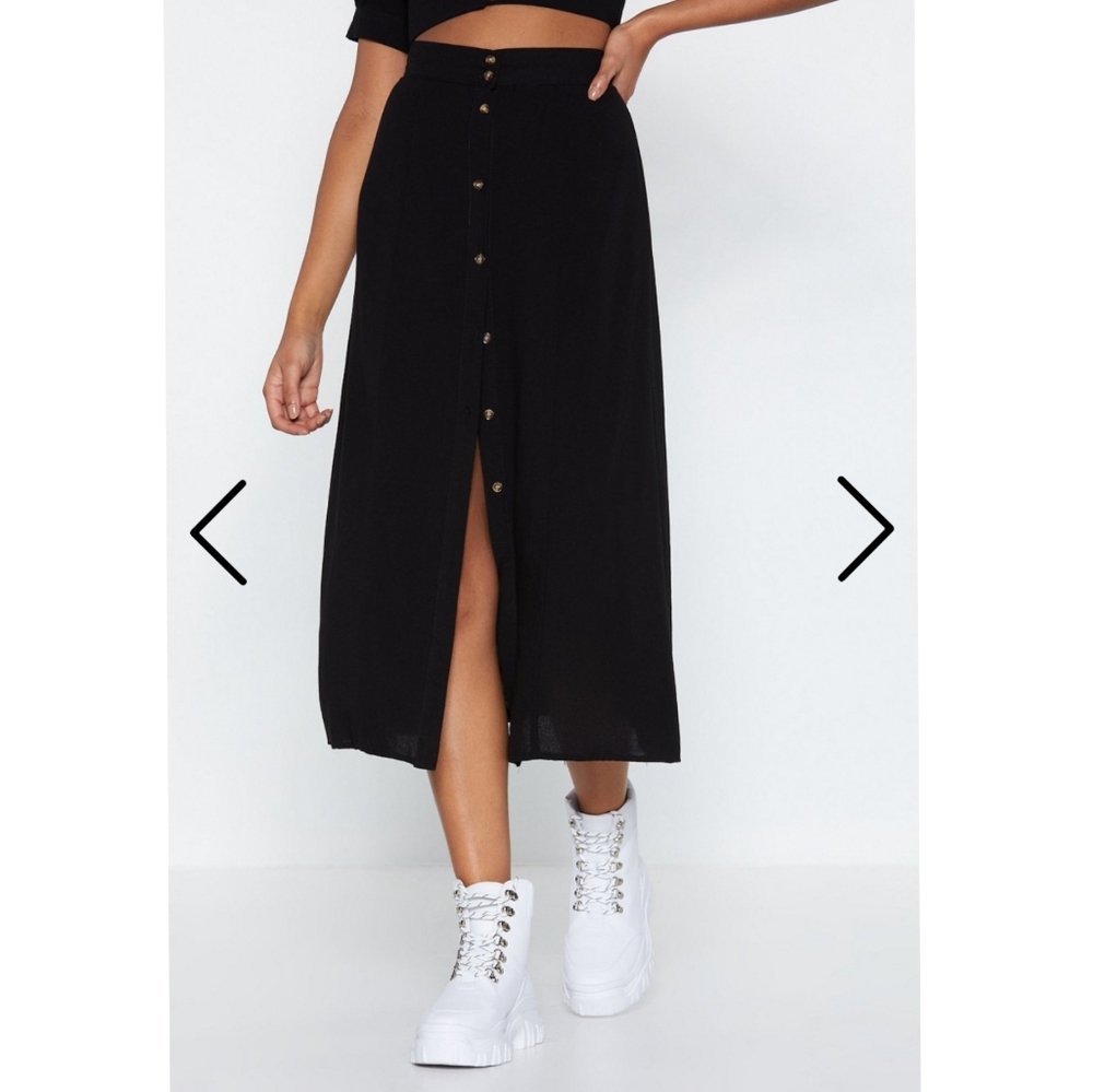 Nasty Gal button up midi skirt, size medium